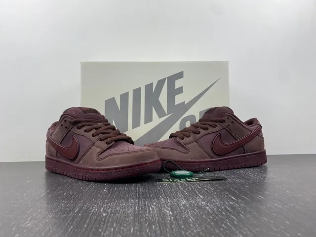 Nike SB Dunk Low বার্গান্ডি সুয়েড স্কেটবোর্ড জুতো 13