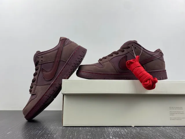 Nike SB Dunk Low বার্গান্ডি সুয়েড স্কেটবোর্ড জুতো 14