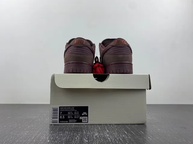Nike SB Dunk Low বার্গান্ডি সুয়েড স্কেটবোর্ড জুতো 17