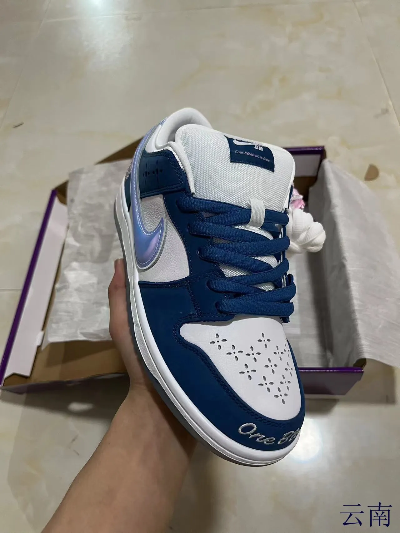 Nike SB Dunk Low Navy White Iridescent Swoosh स्केटबोर्ड जूते 2