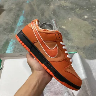 Nike SB Dunk Low नारंगी काली सफेद स्केटबोर्ड जूते