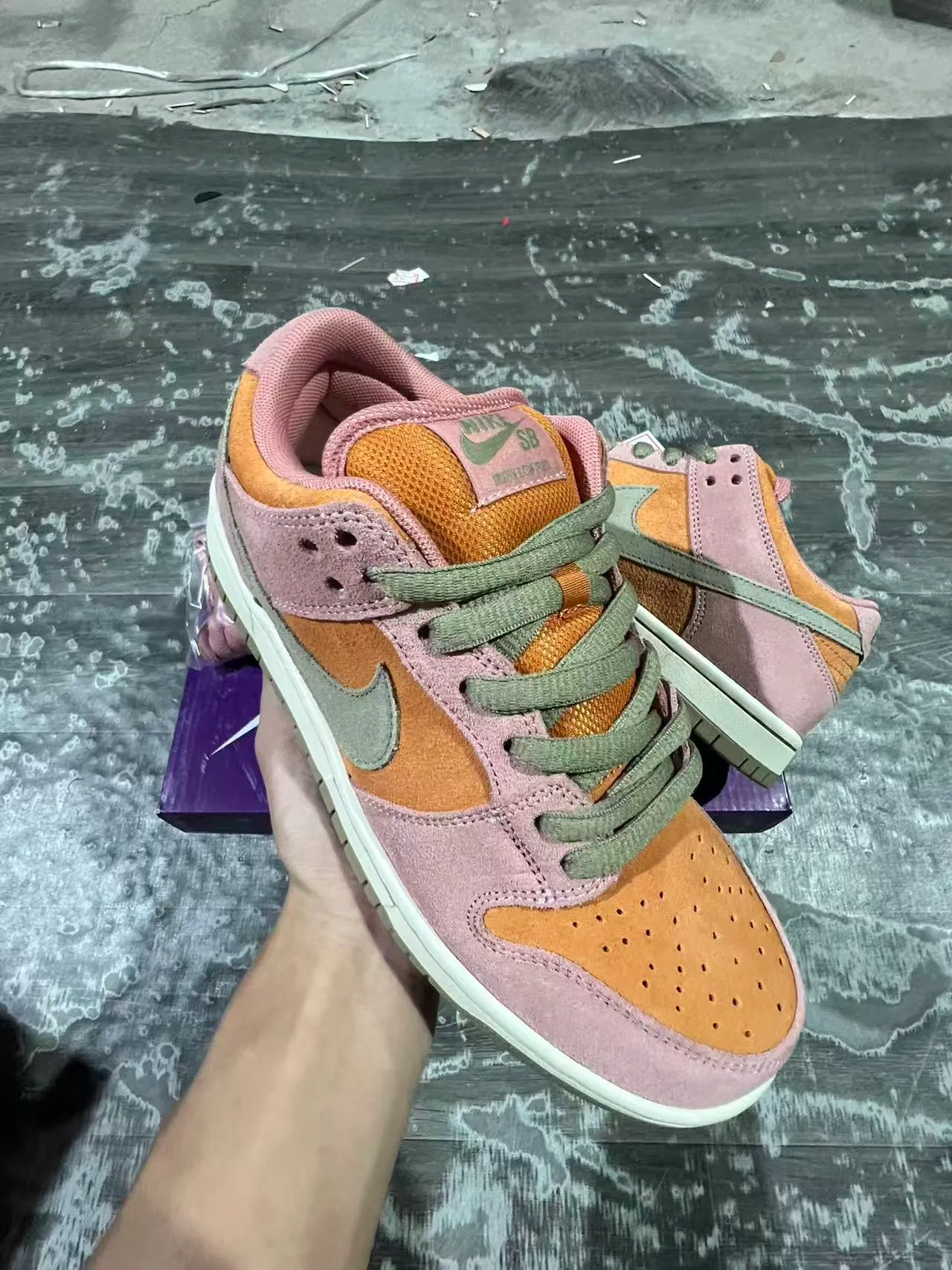 Nike SB Dunk Low गुलाबी नारंगी जैतून स्केटबोर्ड जूते 3