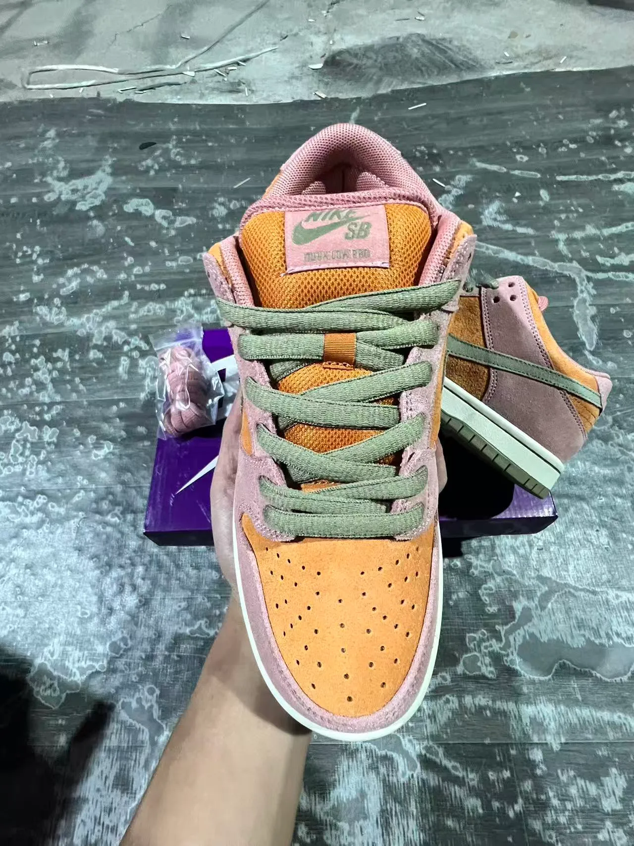 Nike SB Dunk Low गुलाबी नारंगी जैतून स्केटबोर्ड जूते 4