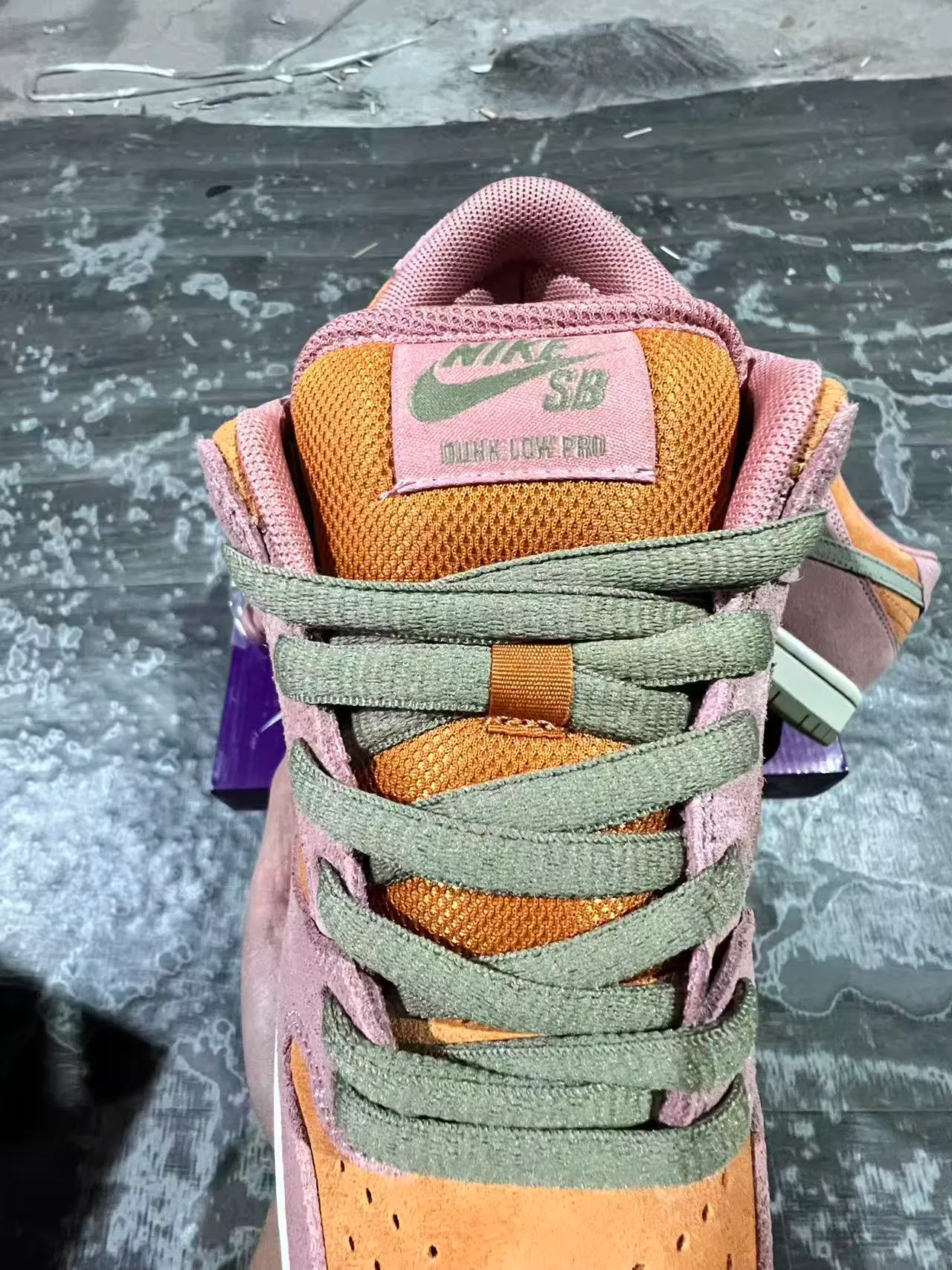Nike SB Dunk Low गुलाबी नारंगी जैतून स्केटबोर्ड जूते 5