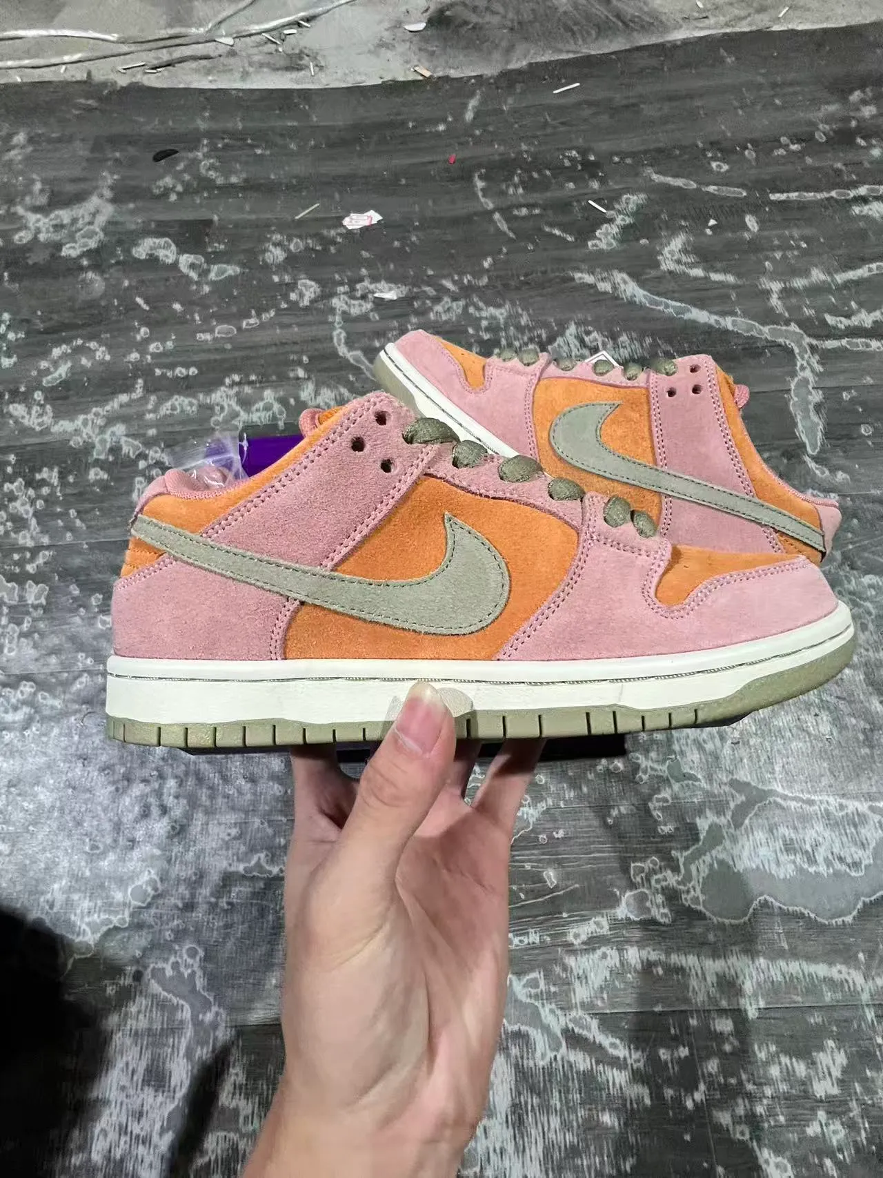 Nike SB Dunk Low गुलाबी नारंगी जैतून स्केटबोर्ड जूते 8