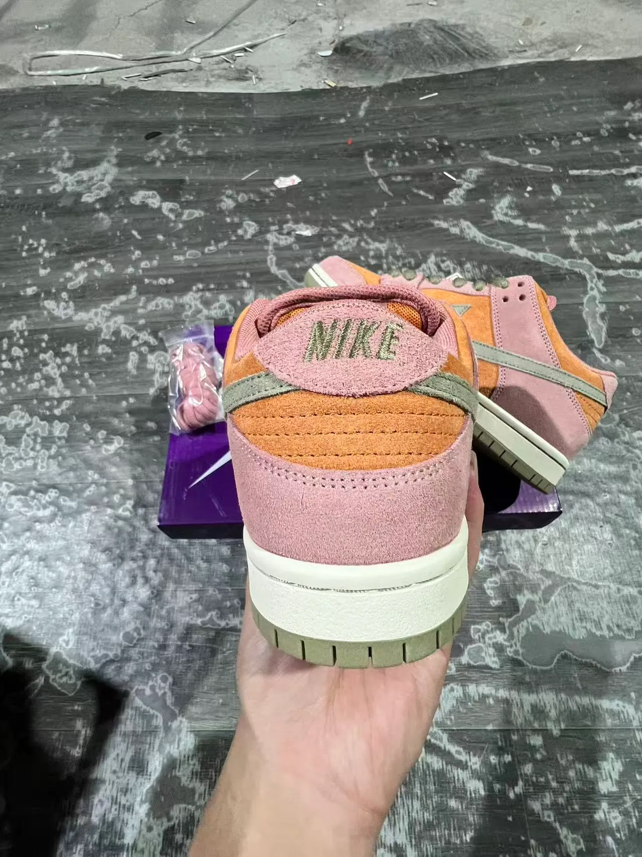 Nike SB Dunk Low गुलाबी नारंगी जैतून स्केटबोर्ड जूते 9
