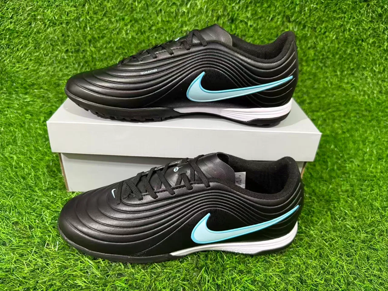 Nike Tiempo Legend أسود/أزرق فاتح العشب الصناعي أحذية كرة القدم 3
