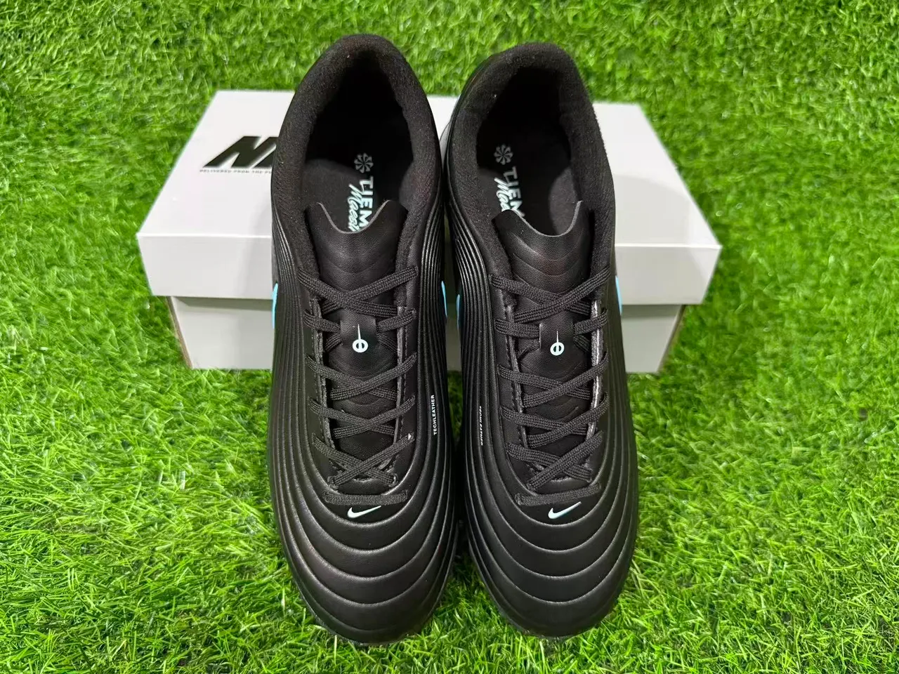 Nike Tiempo Legend أسود/أزرق فاتح العشب الصناعي أحذية كرة القدم 6