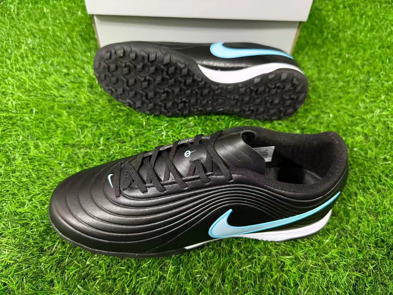 Nike Tiempo Legend أسود/أزرق فاتح العشب الصناعي أحذية كرة القدم 7