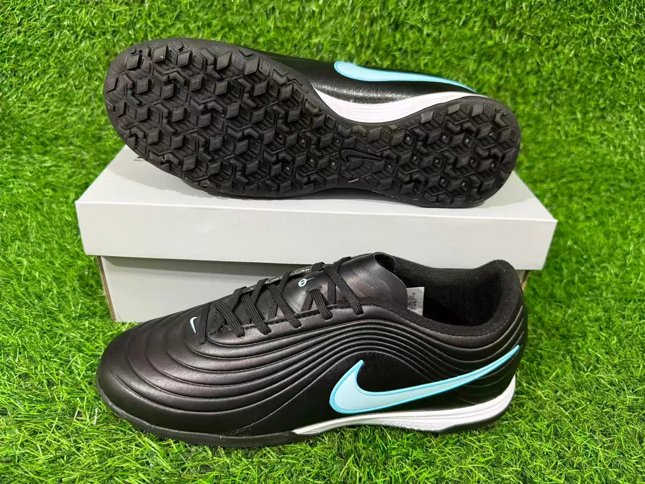 Nike Tiempo Legend أسود/أزرق فاتح العشب الصناعي أحذية كرة القدم 8