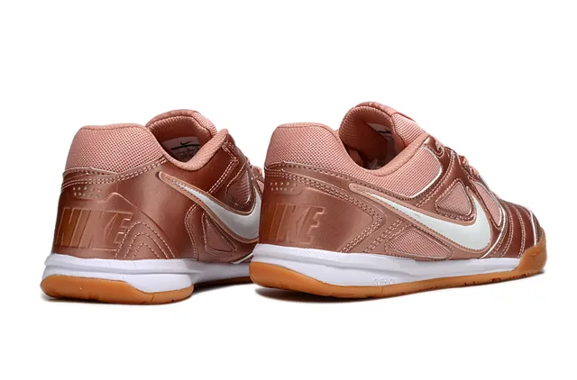 Nike Tiempo وردي أبيض معدني وردي ذهبي علوي اصطناعي Swoosh أحذية كرة قدم داخلية 7
