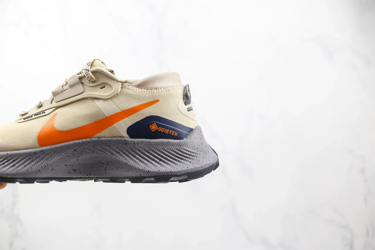 Nike Trail GORE-TEX 米色橙色灰色跑鞋 7