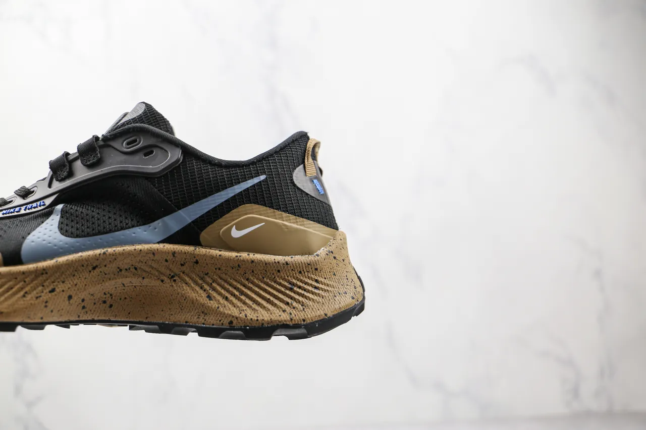 Nike Trail Running Shoe Black Light Blue Tan Speckled Midsole Running Shoes 3