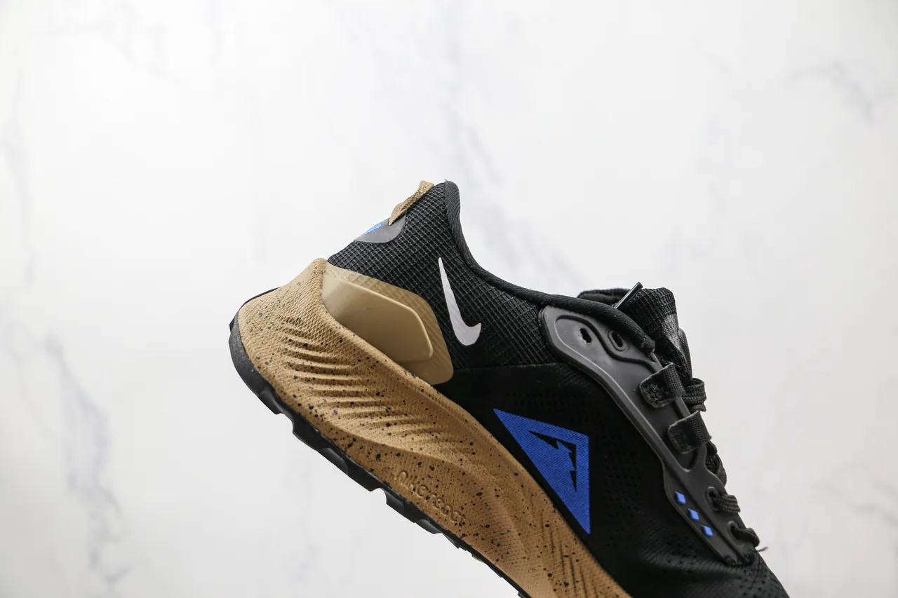 Nike Trail Running Shoe Black Light Blue Tan Speckled Midsole Running Shoes 6