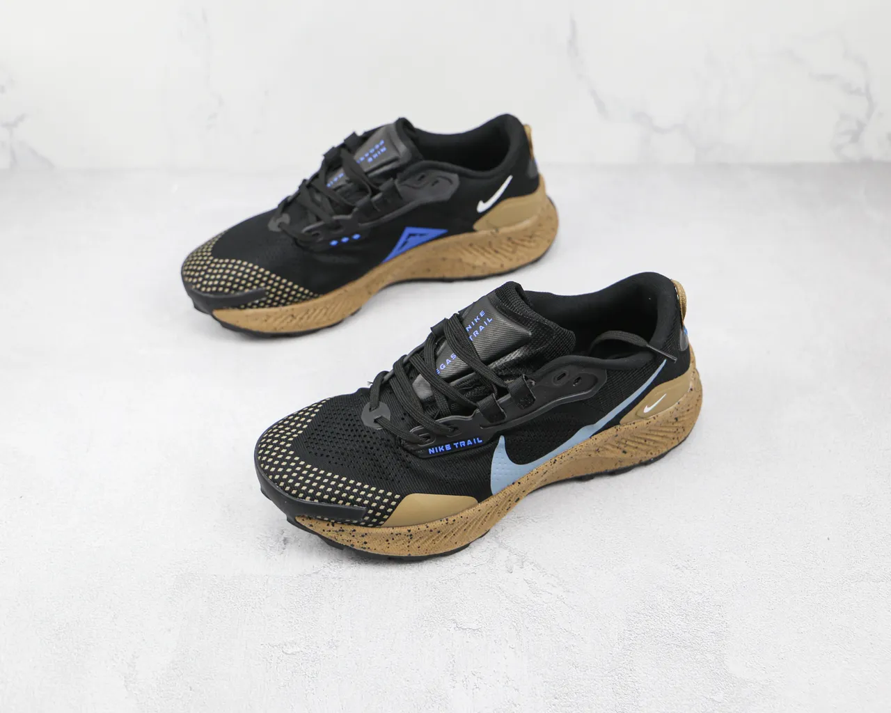 Nike Trail Running Shoe Black Light Blue Tan Speckled Midsole Running Shoes 7