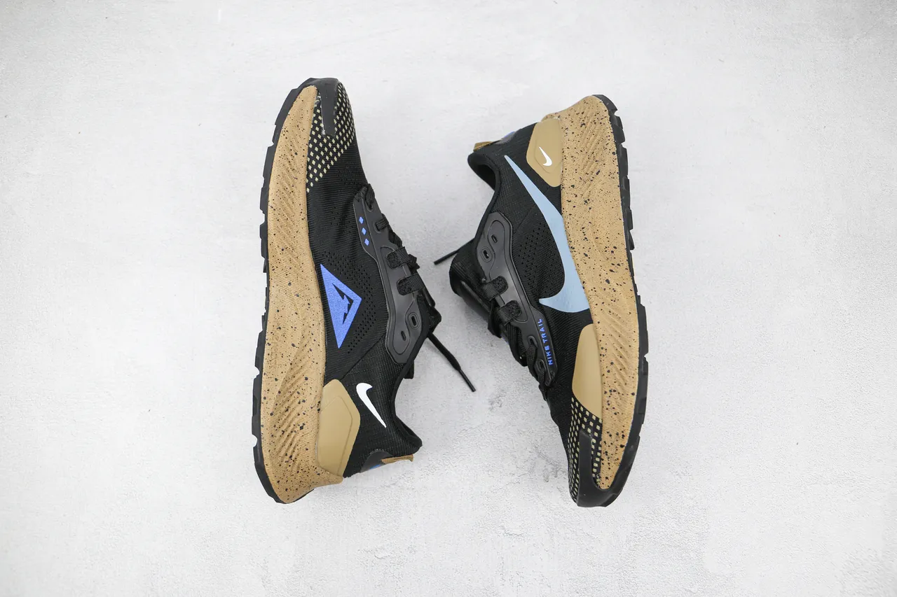Nike Trail Running Shoe Black Light Blue Tan Speckled Midsole Running Shoes 9