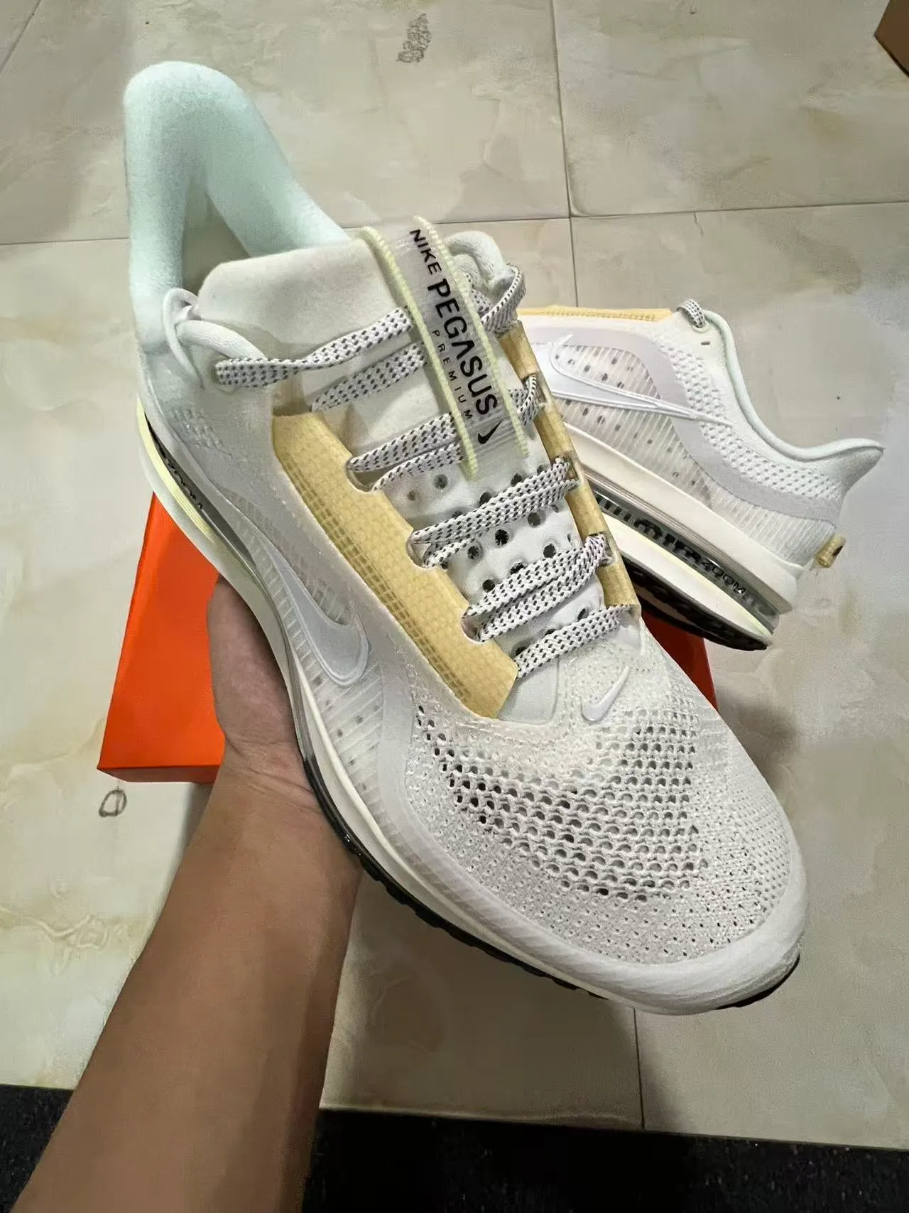 Nike White Beige Engineered Mesh Upper Full-Length Visible Air Zoom Unit Running Shoes 2