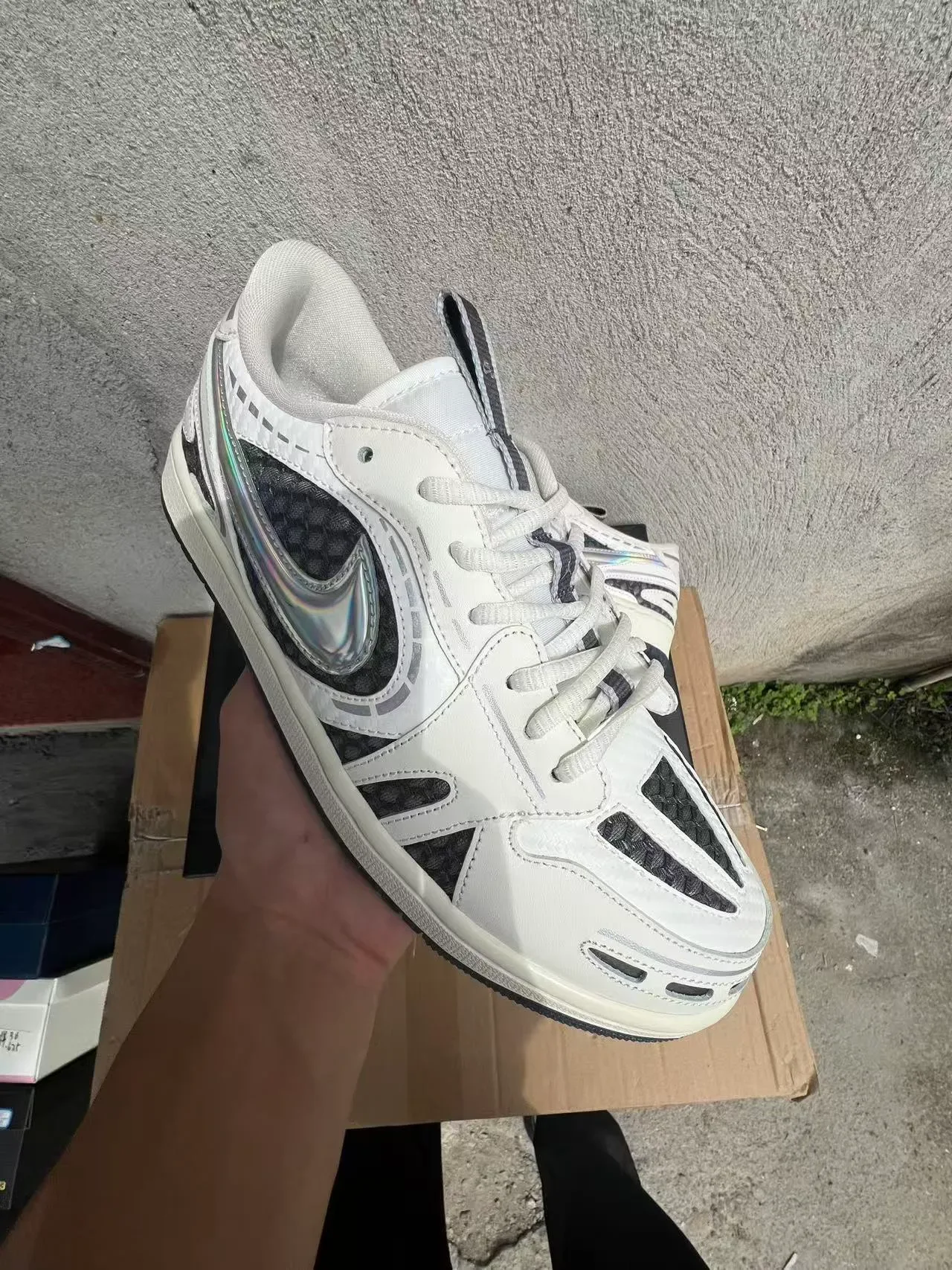 Sneakers Nike Blanc Noir Couches Synthétiques Iridescentes Swoosh 2