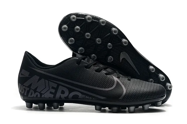 Nike সাদা কালো লো-কাট সিন্থেটিক আপার চেভরন-প্যাটার্নড মিডফুট কেজ আর্সিফিসিয়াল গ্রাস সকার শু 5