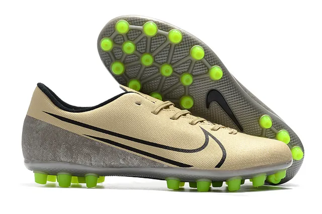 Nike সাদা কালো লো-কাট সিন্থেটিক আপার চেভরন-প্যাটার্নড মিডফুট কেজ আর্সিফিসিয়াল গ্রাস সকার শু 11