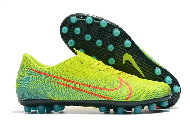 Nike সাদা কালো লো-কাট সিন্থেটিক আপার চেভরন-প্যাটার্নড মিডফুট কেজ আর্সিফিসিয়াল গ্রাস সকার শু 13