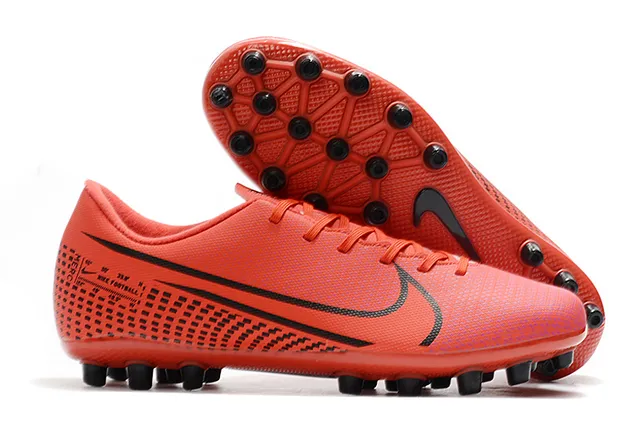 Nike সাদা কালো লো-কাট সিন্থেটিক আপার চেভরন-প্যাটার্নড মিডফুট কেজ আর্সিফিসিয়াল গ্রাস সকার শু 15