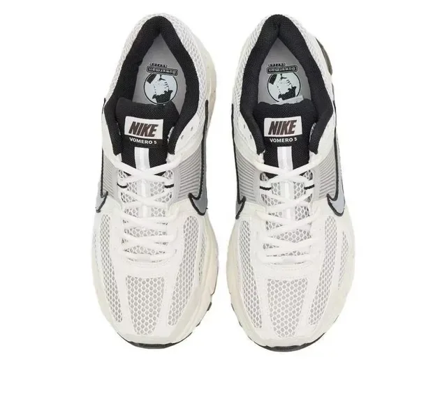 Nike White Black Mesh Upper Segmented Cushioned Midsole Running Shoes 4