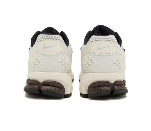 Nike White Black Mesh Upper Segmented Cushioned Midsole Running Shoes 6