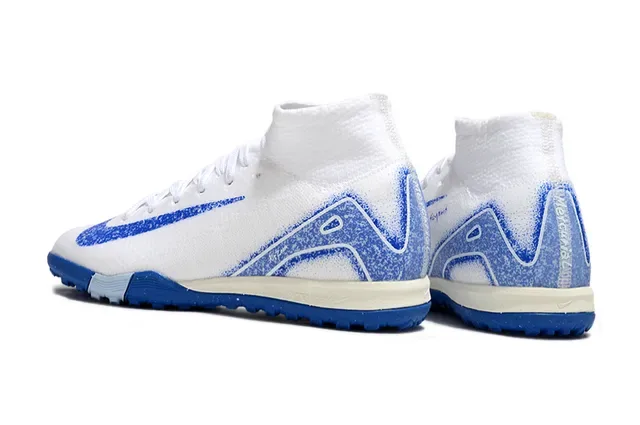 Nike أحذية كرة القدم البيضاء والزرقاء مع upper كينيت وكولار سوك فيت للعشب الاصطناعي 4