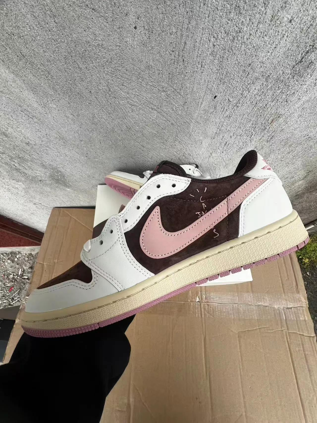 Nike White Brown Low-Top Silhouette Suede And Leather Paneling Lifestyle Sneakers 5