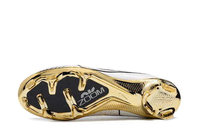 Nike Zapatillas de fútbol con empeine alto con ajuste de calcetín, suela metálica de placa y superficie de firme 16