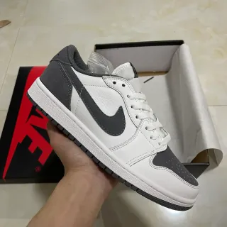 Nike Tênis Lifestyle Branco e Cinza Baixo Couro e Camurça