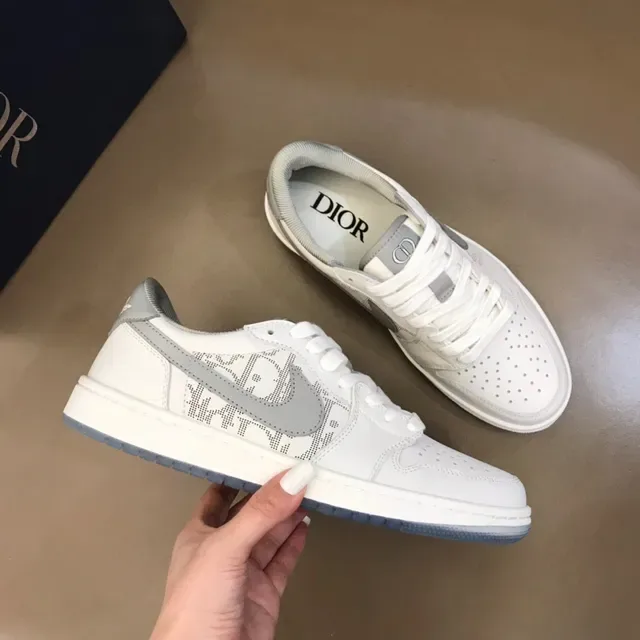 Nike White Gray Low-Top Perforated Toe Lifestyle Sneakers 6
