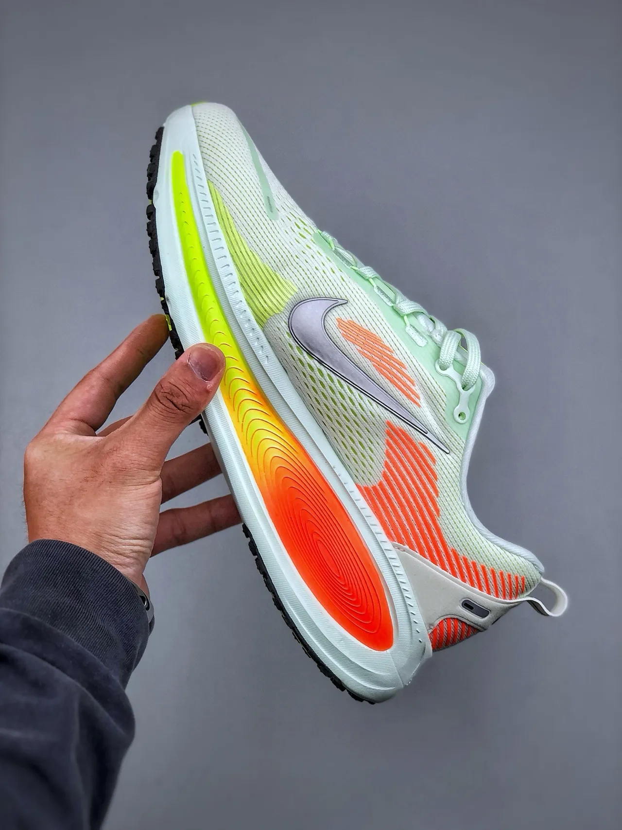 Nike chaussures de course blanches et oranges à upper en maille engineered, full-length ZoomX foam midsole 2