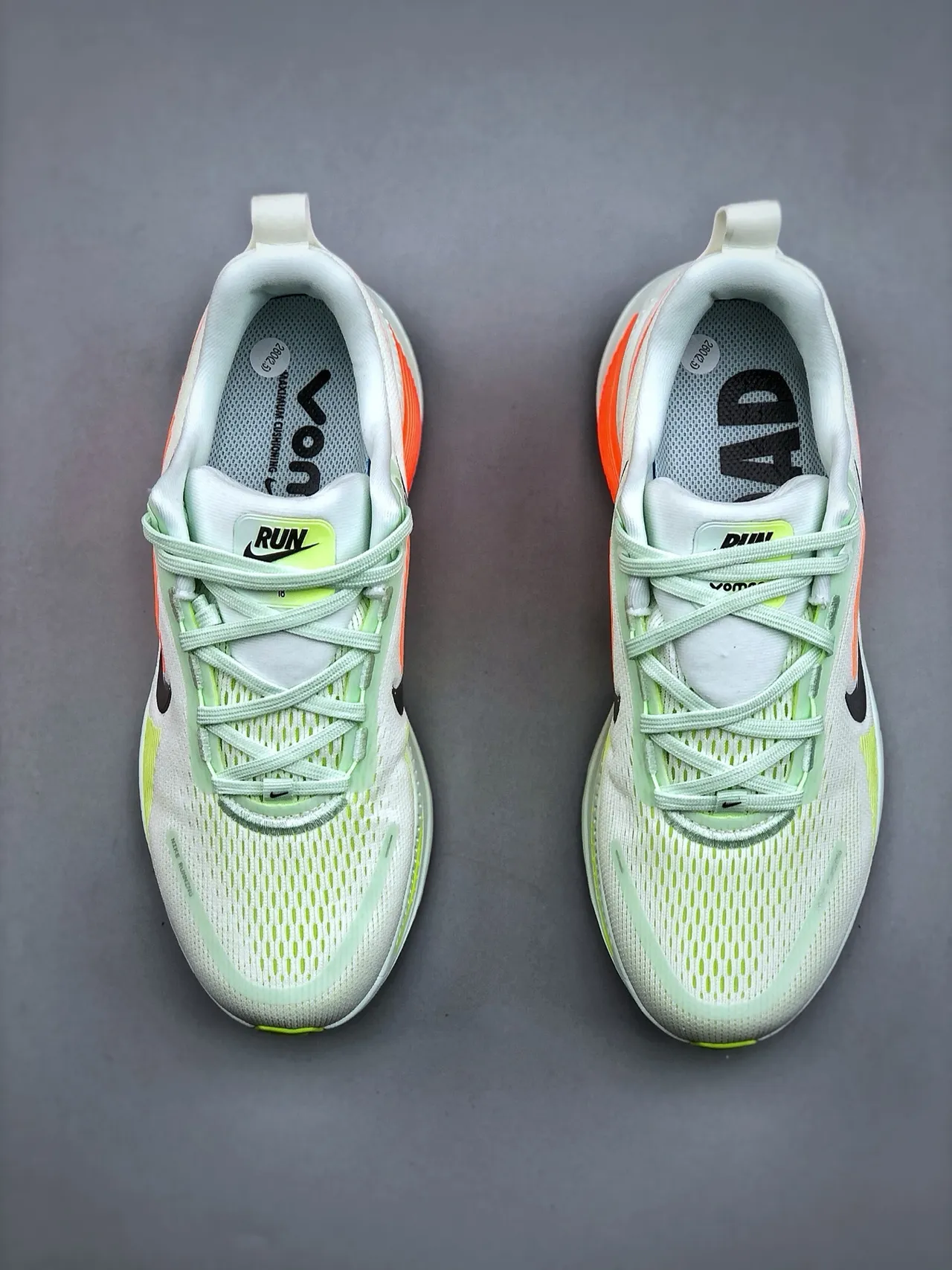 Nike chaussures de course blanches et oranges à upper en maille engineered, full-length ZoomX foam midsole 5