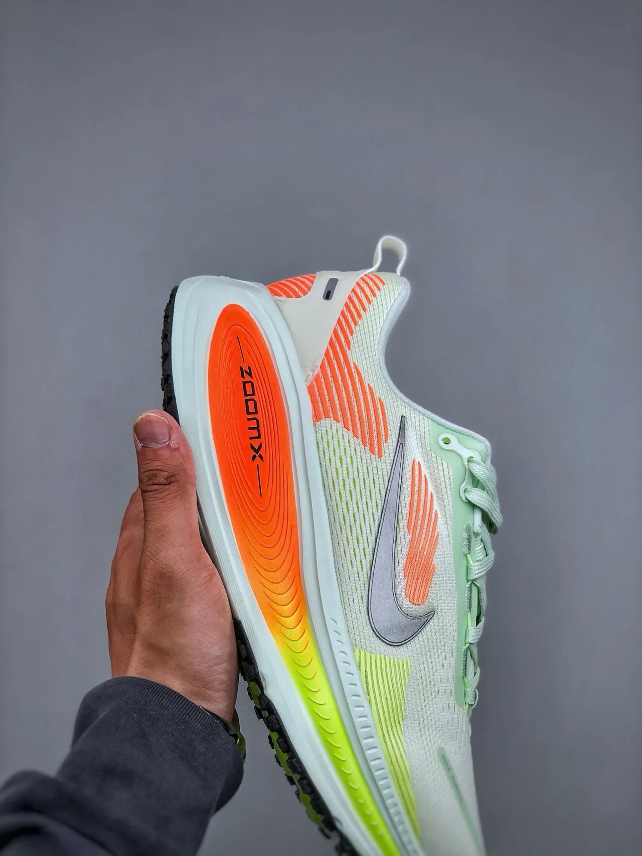 Nike chaussures de course blanches et oranges à upper en maille engineered, full-length ZoomX foam midsole 6