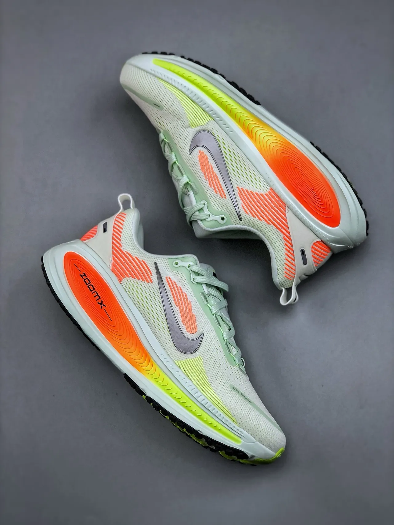 Nike chaussures de course blanches et oranges à upper en maille engineered, full-length ZoomX foam midsole 9