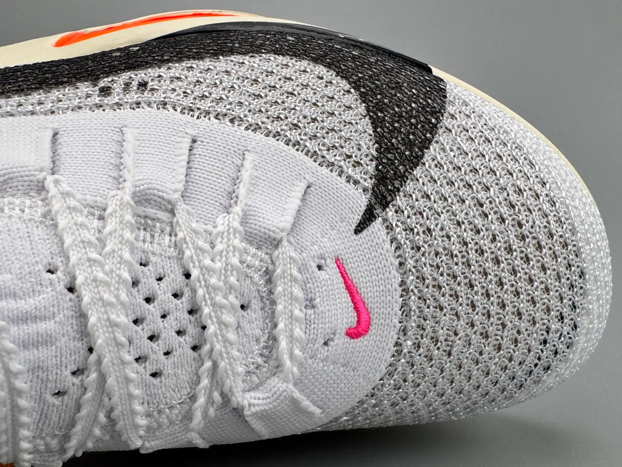 Nike chaussures de course blanc rose avec tige en maille Air Zoom Forefoot Unit 4