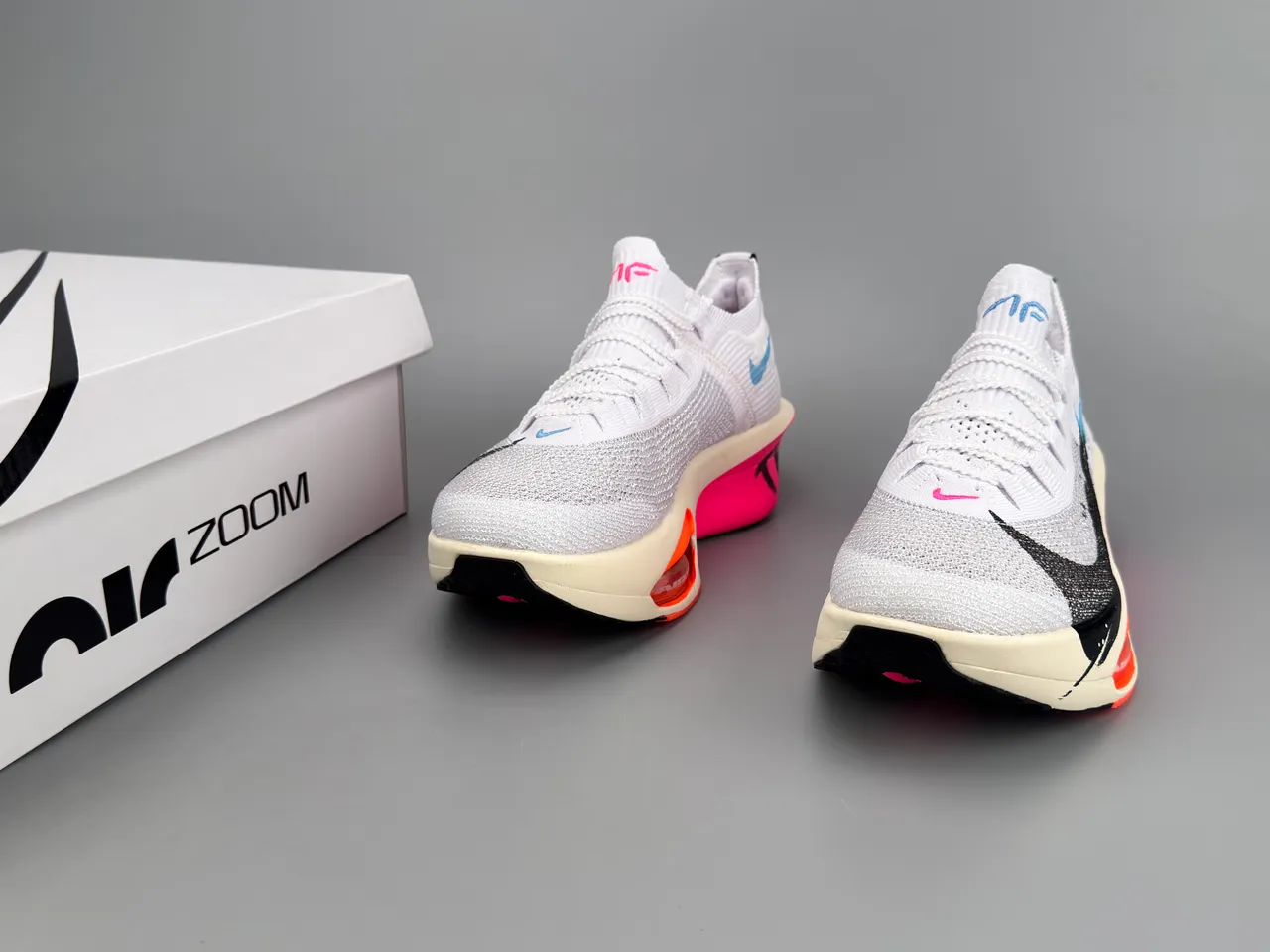 Nike chaussures de course blanc rose avec tige en maille Air Zoom Forefoot Unit 5
