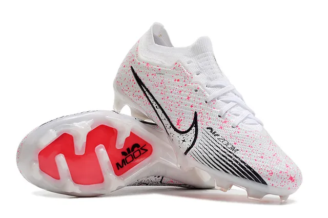Nike Sapatos de Futebol com Sola de Campo Firme, Parte Superior em Malha, Estampa Salpicada Branco e Rosa 2