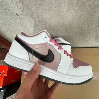 Nike أبيض وردي منخفض الارتفاع كولار مطفى حذاء أسلوب حياة