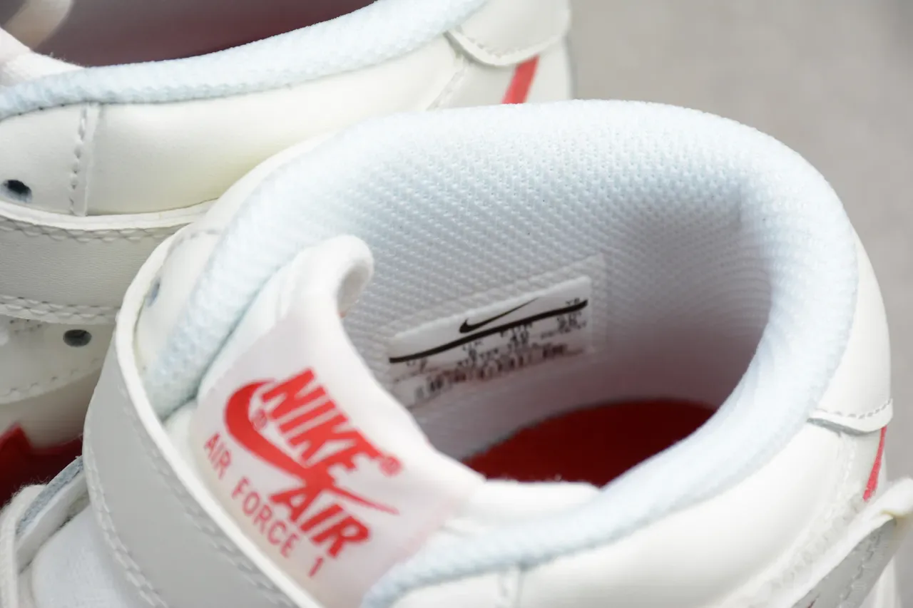 Nike Tênis Lifestyle Branco e Vermelho de Cano Alto com Tira no Tornozelo 2