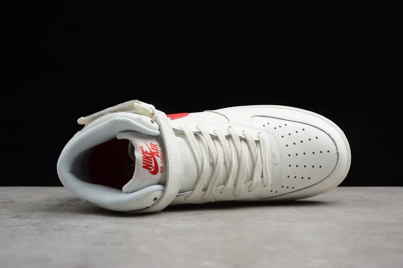 Nike Tênis Lifestyle Branco e Vermelho de Cano Alto com Tira no Tornozelo 4