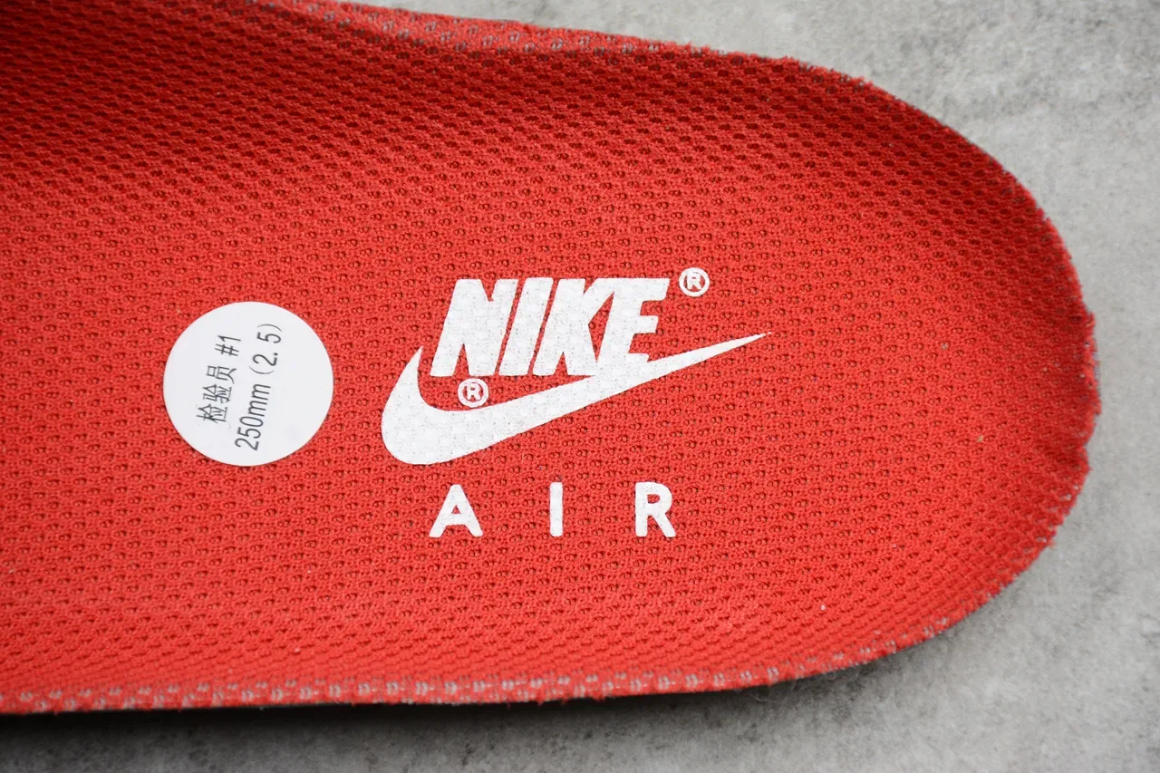 Nike Tênis Lifestyle Branco e Vermelho de Cano Alto com Tira no Tornozelo 9