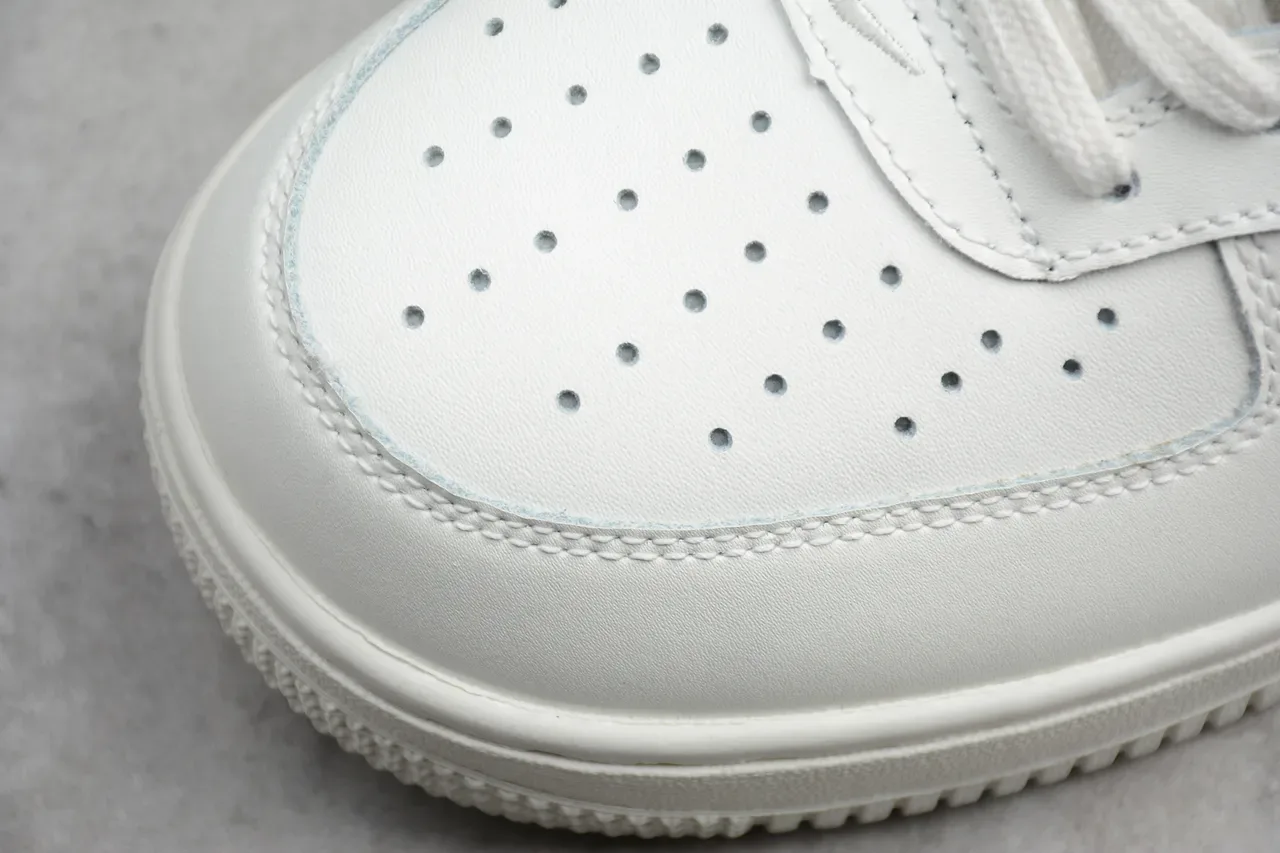Nike Tênis Lifestyle Branco e Vermelho de Cano Alto com Tira no Tornozelo 11