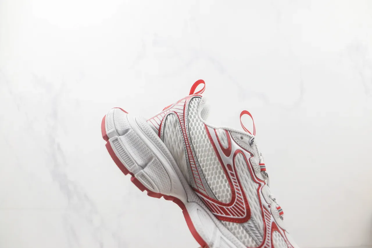 Nike সাদা লাল লেয়ার্ড সিন্থেটিক কেজ ওভারলে শ্বাসযোগ্য মেশ আপার চাঙ্কি স্নিকার 5