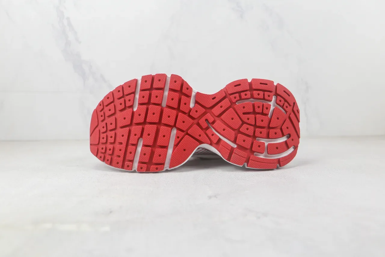 Nike সাদা লাল লেয়ার্ড সিন্থেটিক কেজ ওভারলে শ্বাসযোগ্য মেশ আপার চাঙ্কি স্নিকার 8
