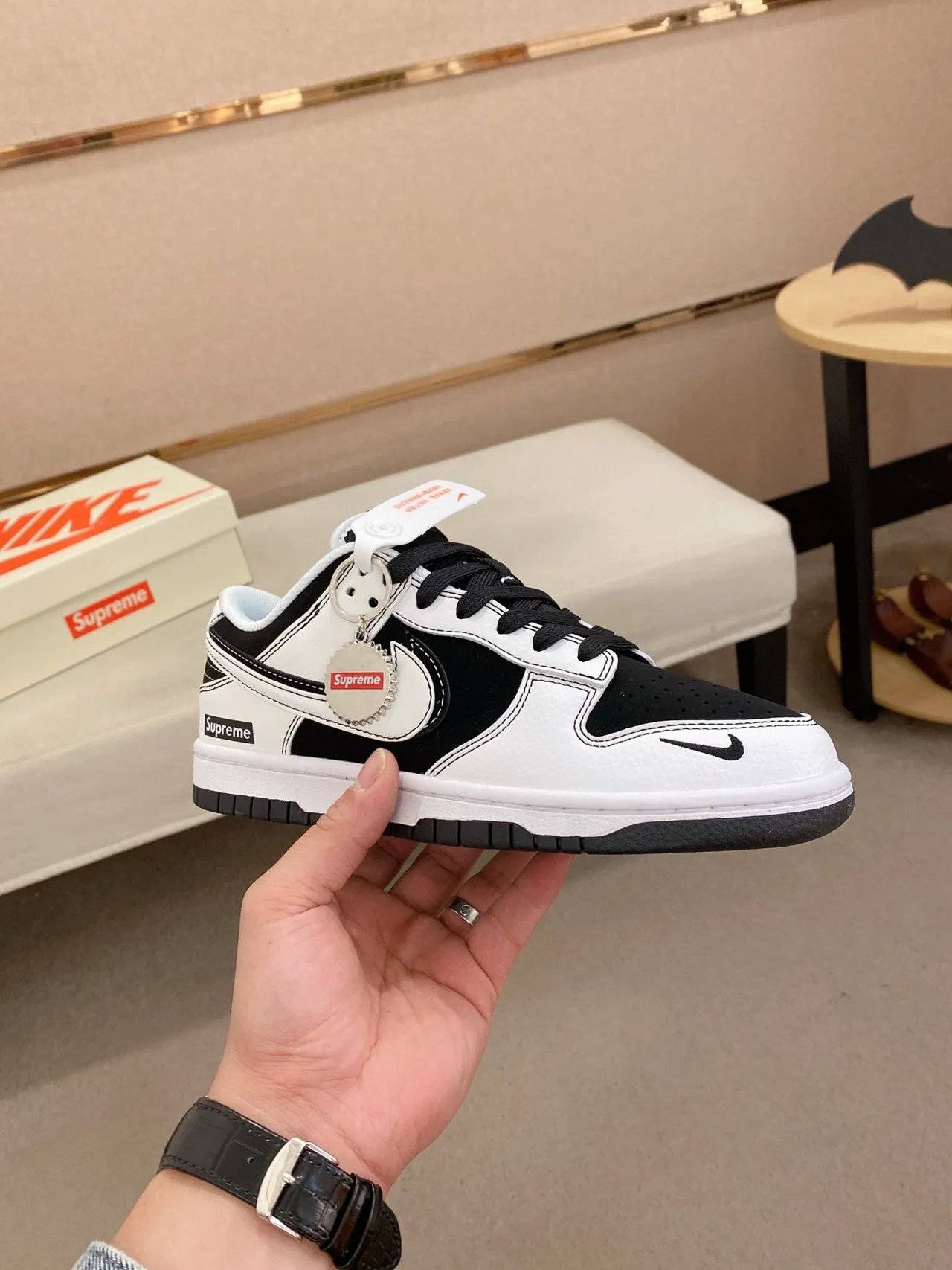 Nike x Supreme Dunk Low काला सफेद स्केटबोर्ड जूते 4
