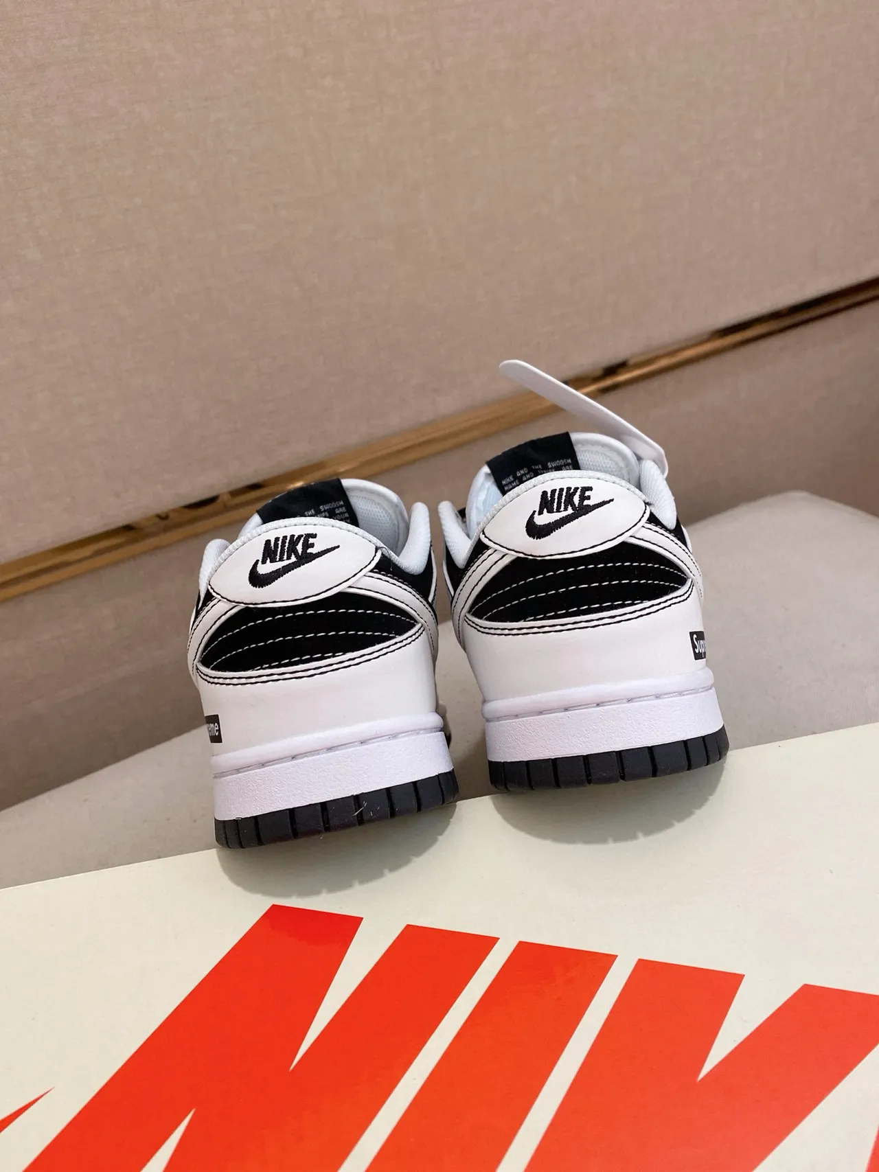 Nike x Supreme Dunk Low काला सफेद स्केटबोर्ड जूते 8
