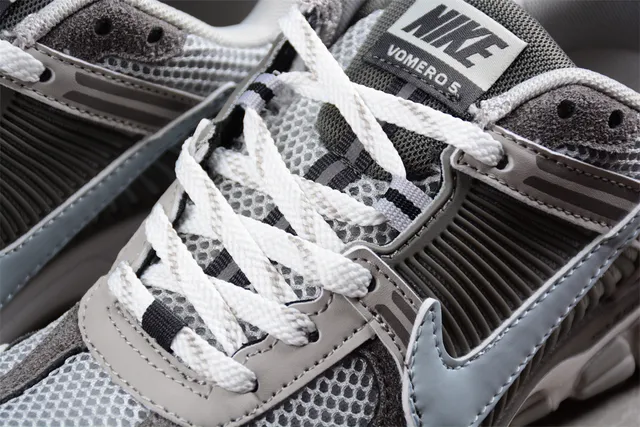 Nike Zoom 2K Gray Blue Mesh And Synthetic Cage Upper Light Swoosh Accent Running Shoes 7